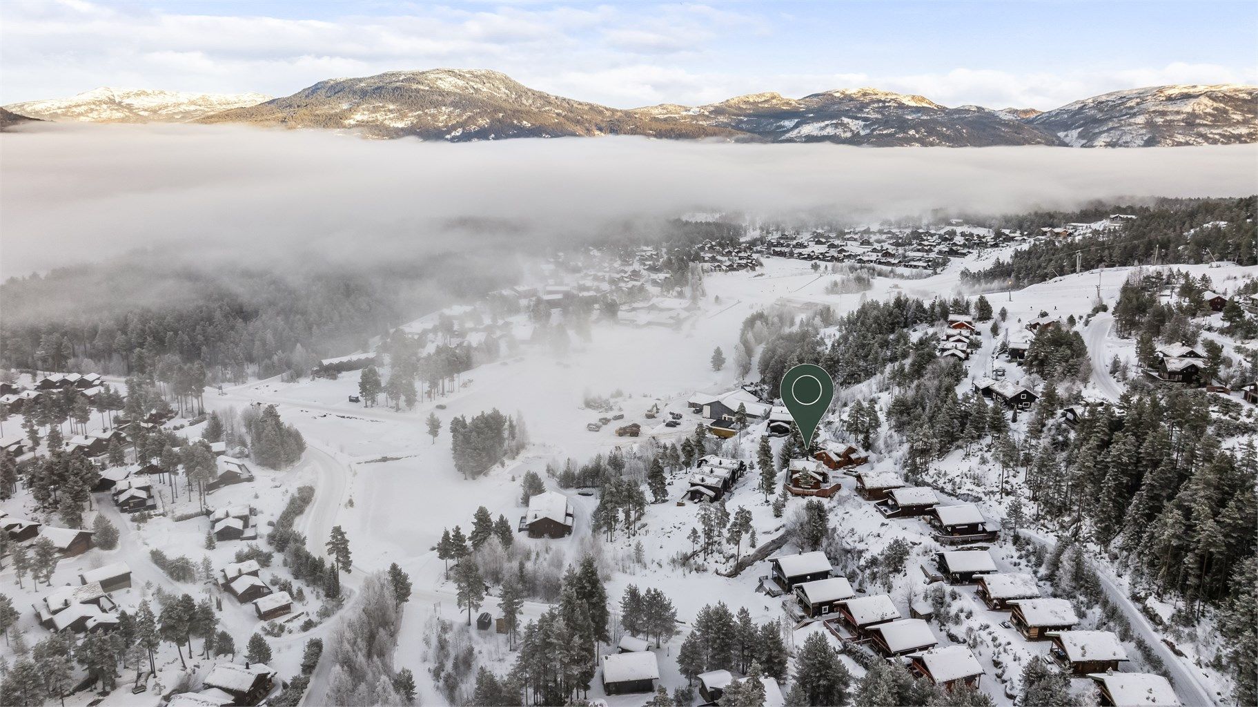 Hytten ligger sentralt på feltet med kort vei til de fleste fasiliteter