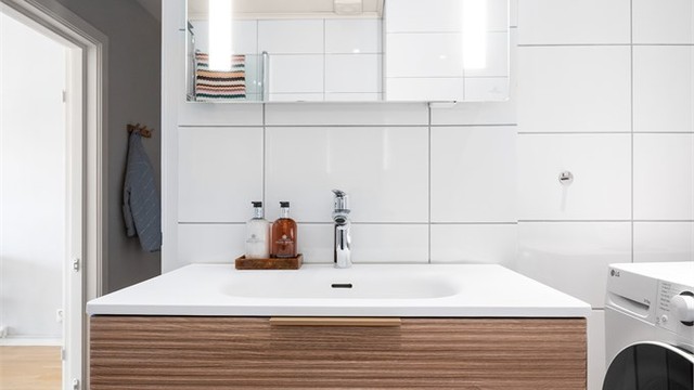 Servantskapet er nytt i 2024 og gir badet et moderne preg.