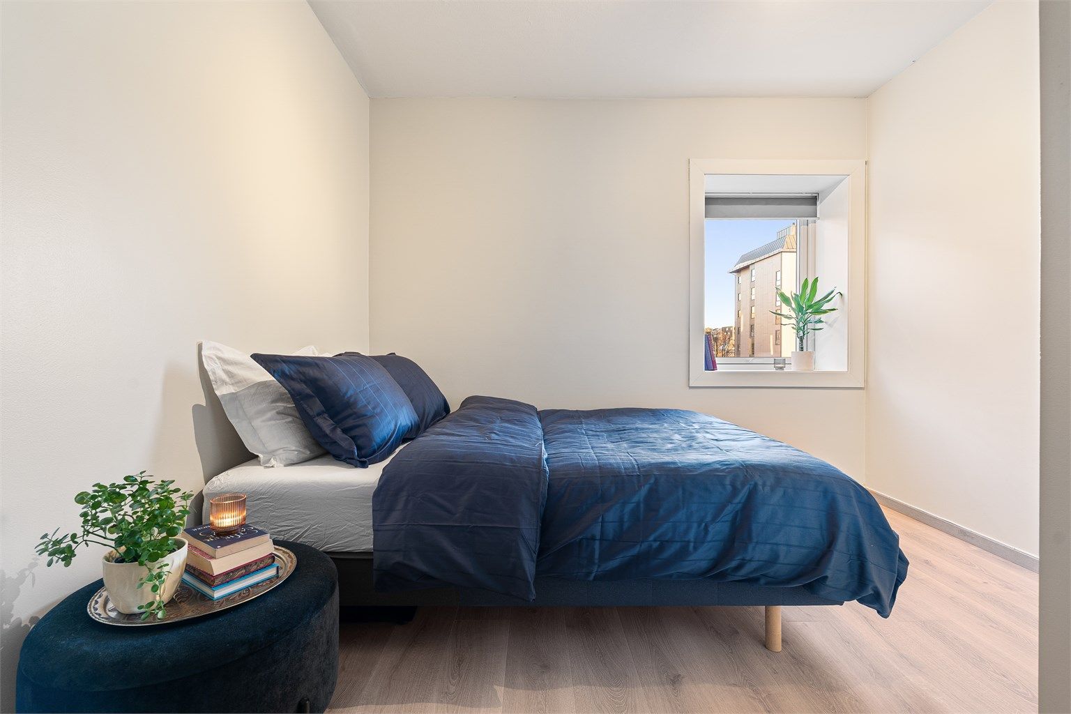 Soverom nummer to passer perfekt som barnerom, gjesterom eller kontor. Fleksibel løsning etter behov.