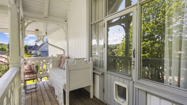 Koselig uteplass/balkong i tilknytning til soverom 4 i 2.etg.