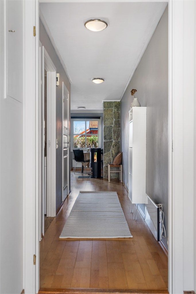 De fleste innerdørene i leiligheten ble skiftet i 2017.