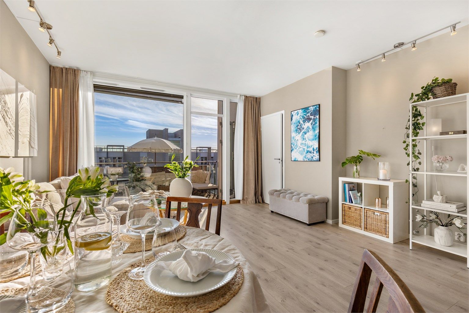 Robin Lauritzen v/ Krogsveen Eiendomsmegling har gleden av å presentere Gunnar Schjelderups vei 11H!