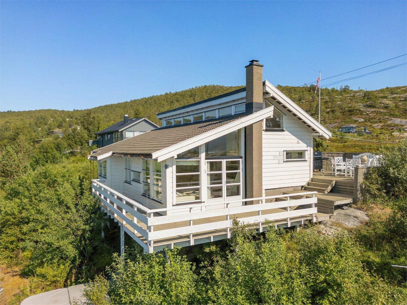  Her bor man med kort vei til Råkvåg Sentrum og en rekke severdigheter. 