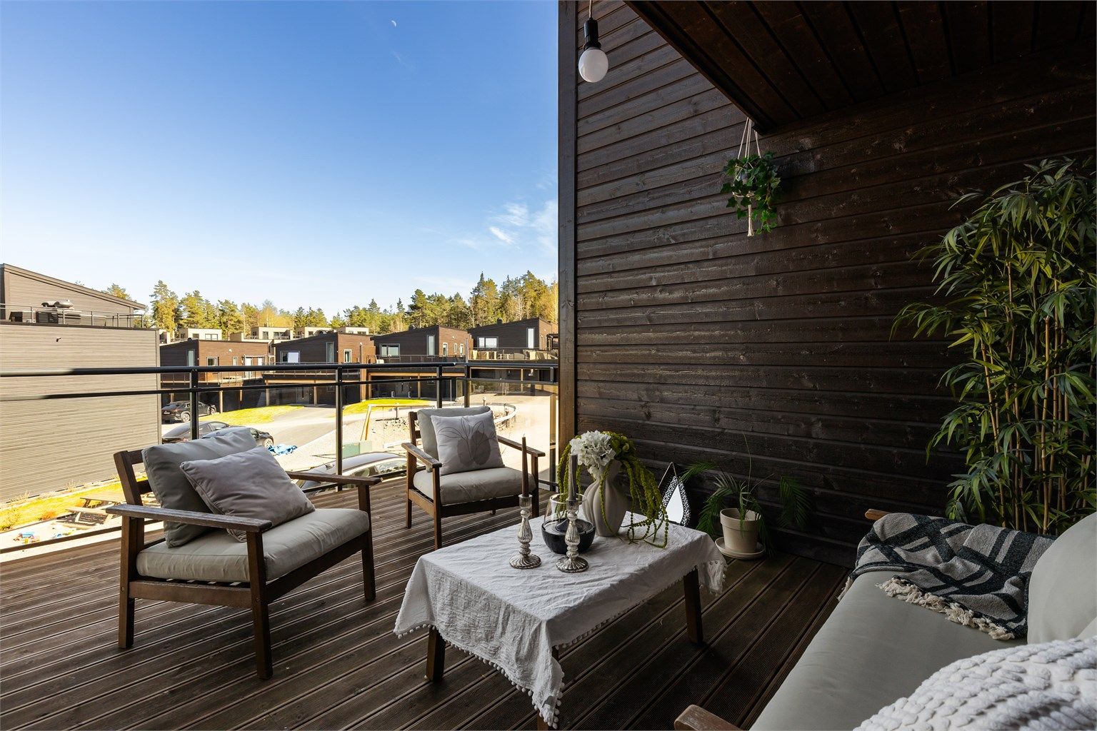 Balkongen på 20 m² har utgang fra stuen og god plass til en sittegruppe.