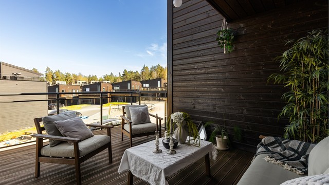 Balkongen på 20 m² har utgang fra stuen og god plass til en sittegruppe.