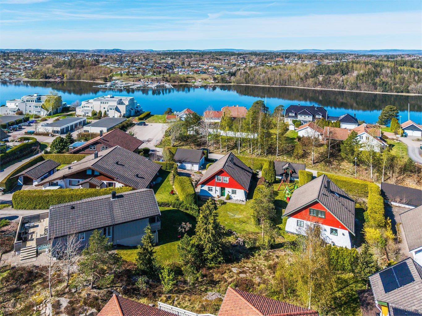 Fra eiendommen er det gangavstand til Tønsberg sentrum via gangbroen fra Kaldnes.