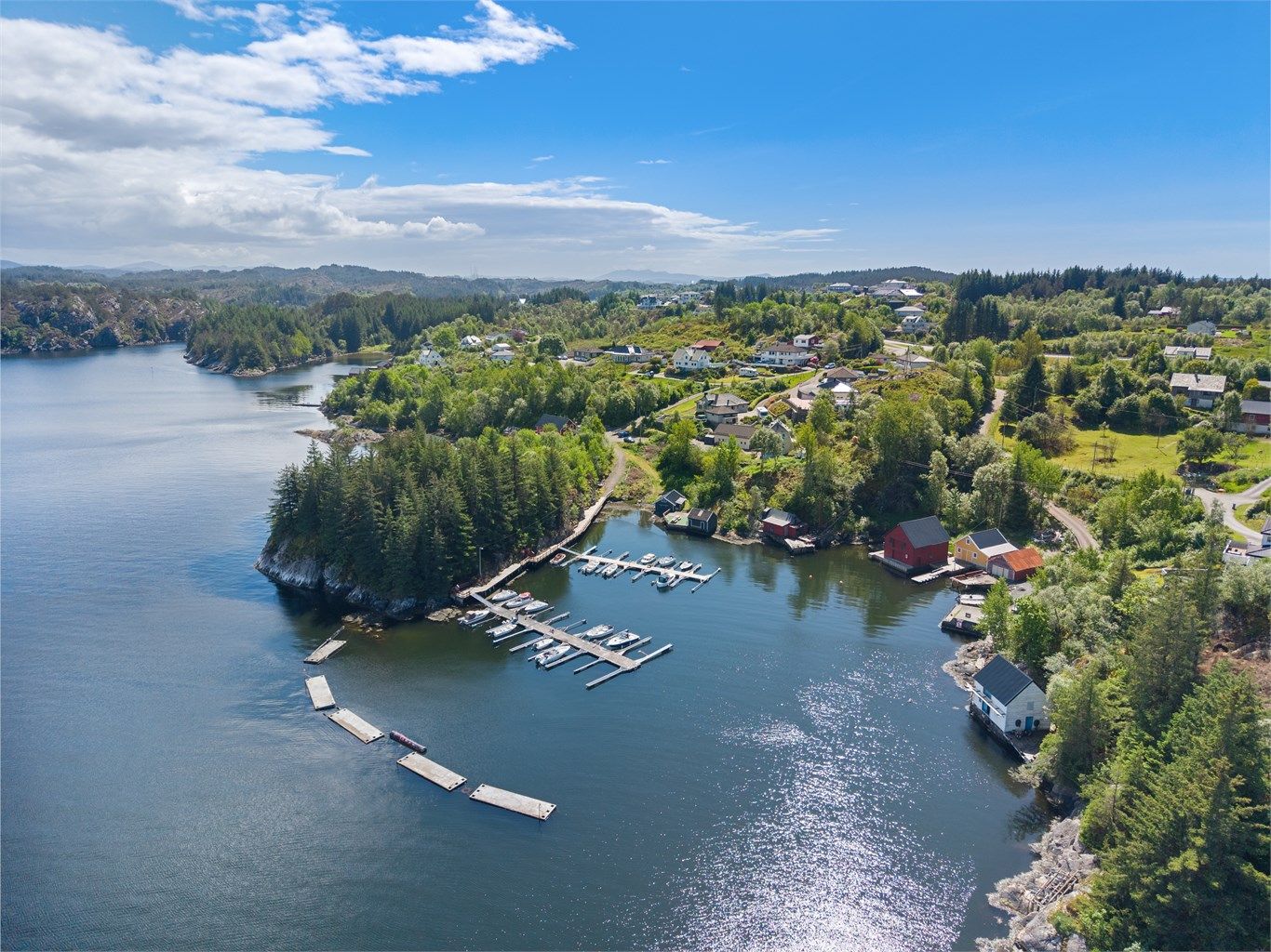 Ådlandsvik Småbåthavn har ledige plasser for kjøp og leie