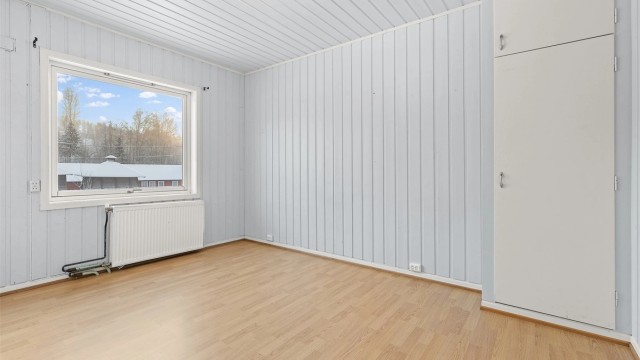 Soverom 2 i leilighet i miden i 1 etg.