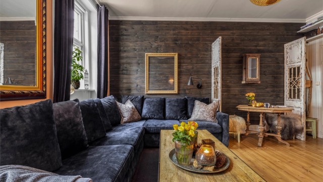 Alle gulv er slipt og lakkert de senere årene.