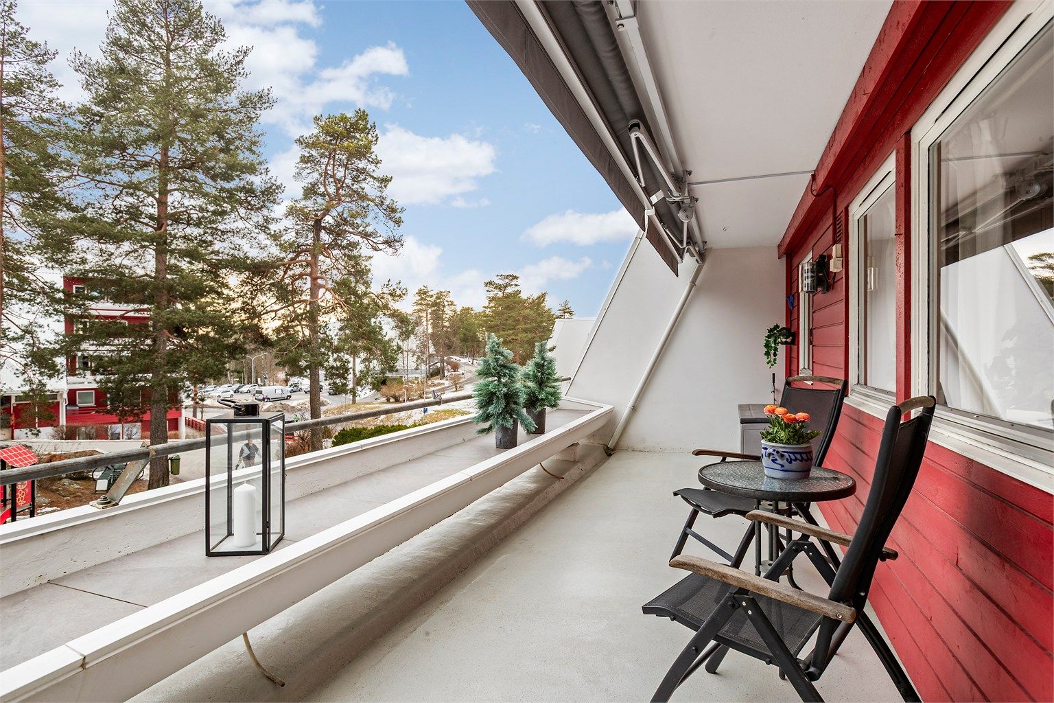 Nyere og todelt motorisert markise for de varmeste dagene 