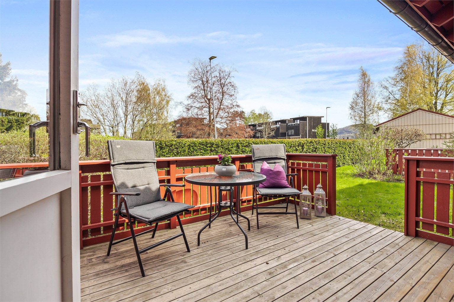 Østvendt terrasse med adkomst fra soverom 2