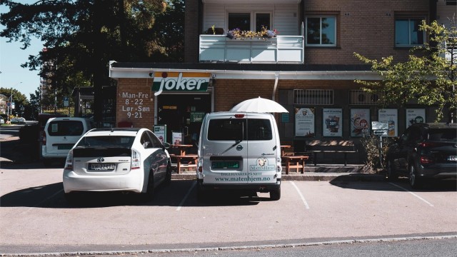 Kort vei til søndagsåpen Joker i Hovin borettslag (naboborettslaget).