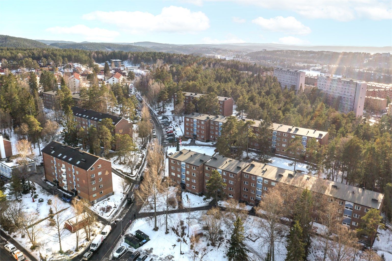 Beliggenheten er ideell med kort vei til Østmarka og flotte turmuligheter.