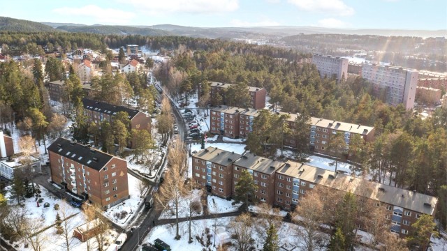 Beliggenheten er ideell med kort vei til Østmarka og flotte turmuligheter.