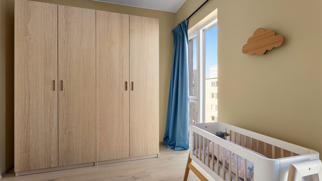 Godt med skapplass som gir enkel og ryddig oppbevaring.