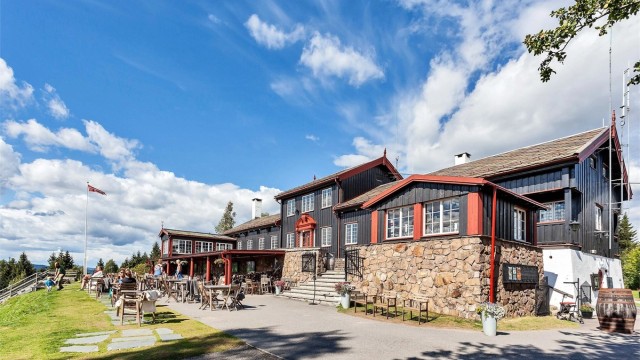 Fra leiligheten er en fin gåtur opp til Grefsenkollen med restaurant og flott utsikt