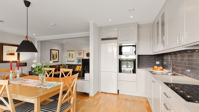 Åpen løsning mellom stue og kjøkken