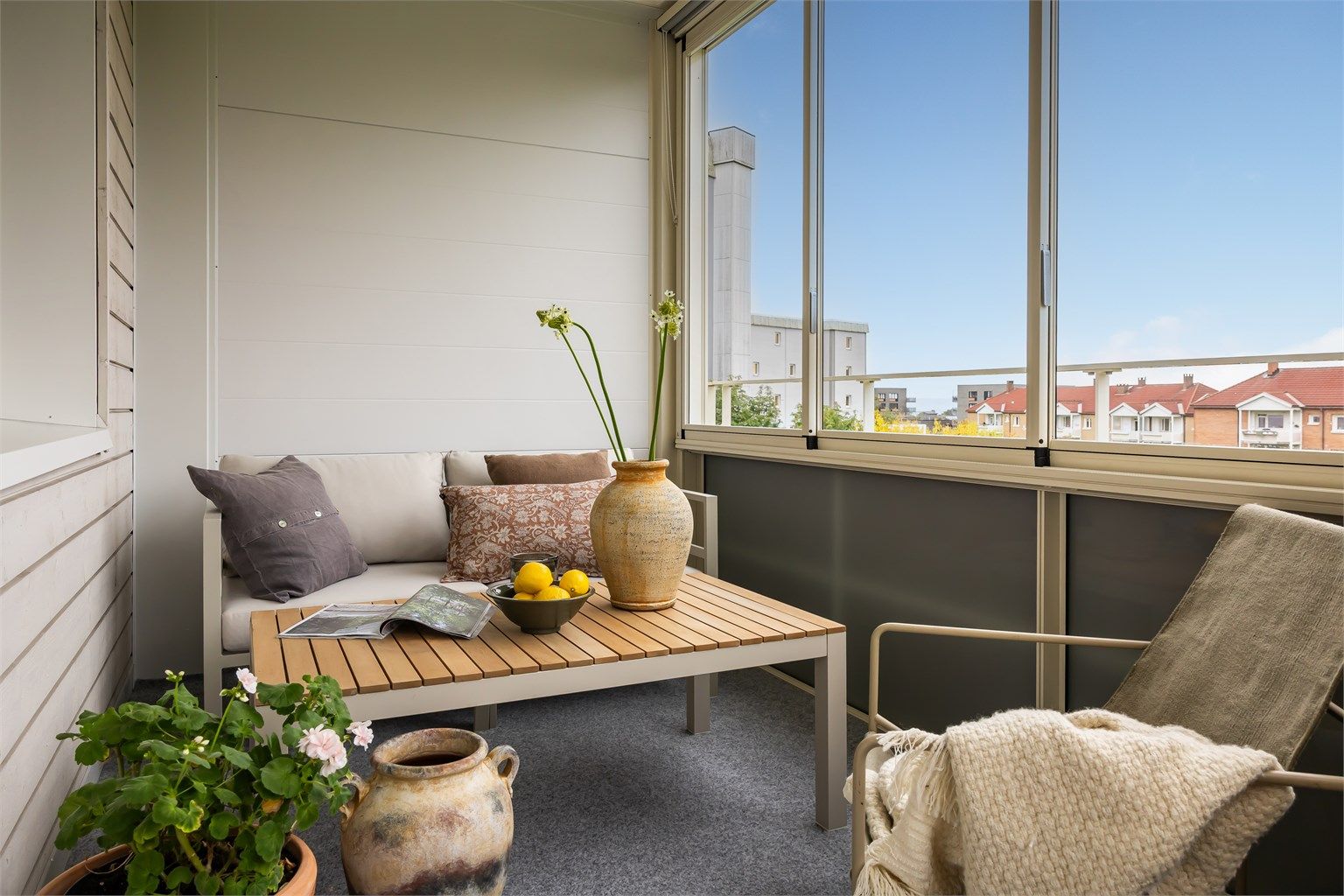 Balkongen på 9 kvm er innglasset og vender sørvest.