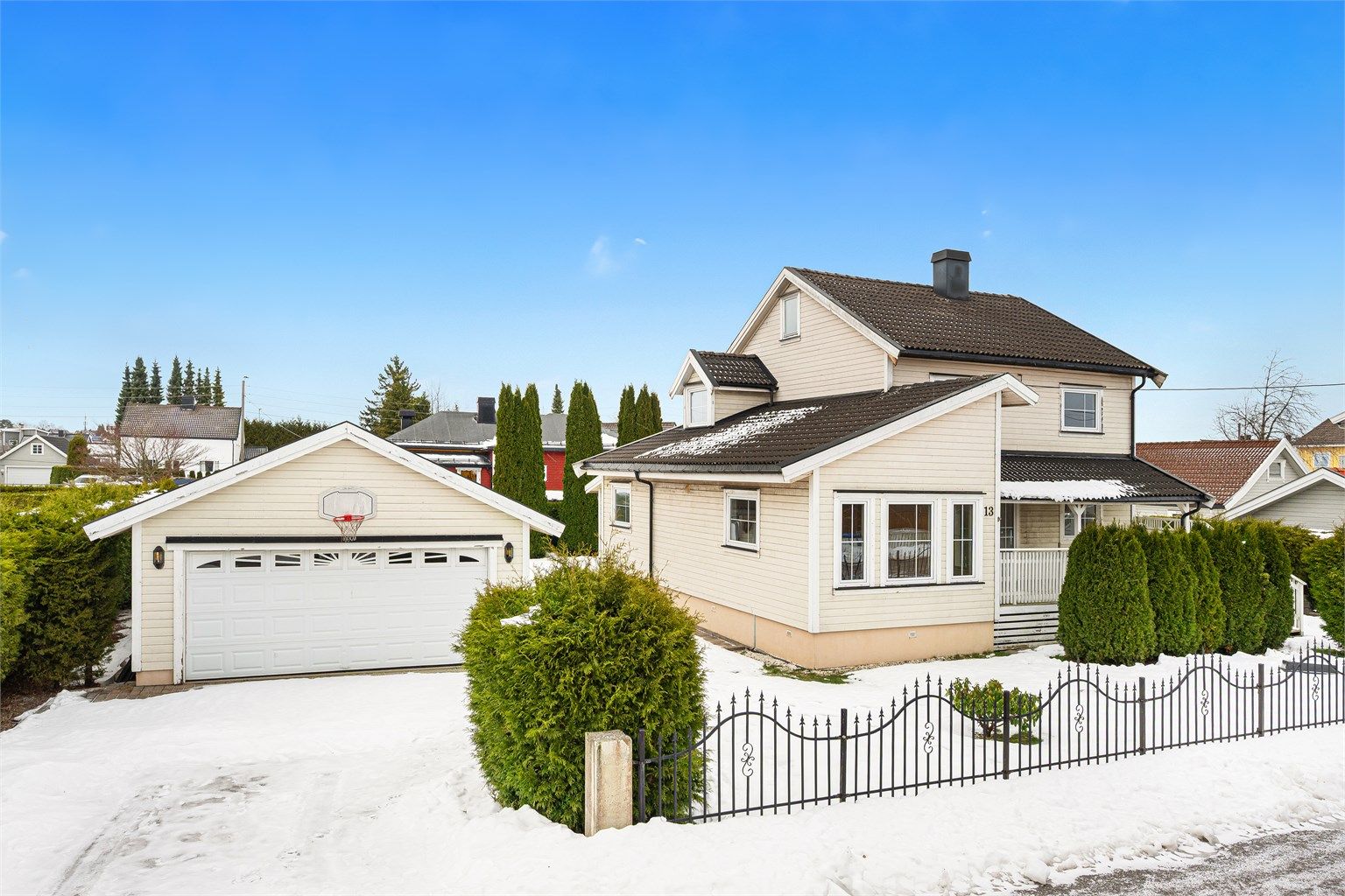 Meget innholdsrik enebolig med dobbel garasje