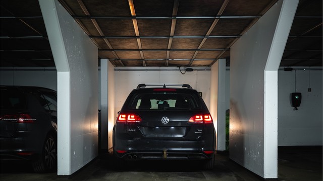 Det medfølger en parkeringsplass i oppvarmet garasjeanlegg, merket med H7.