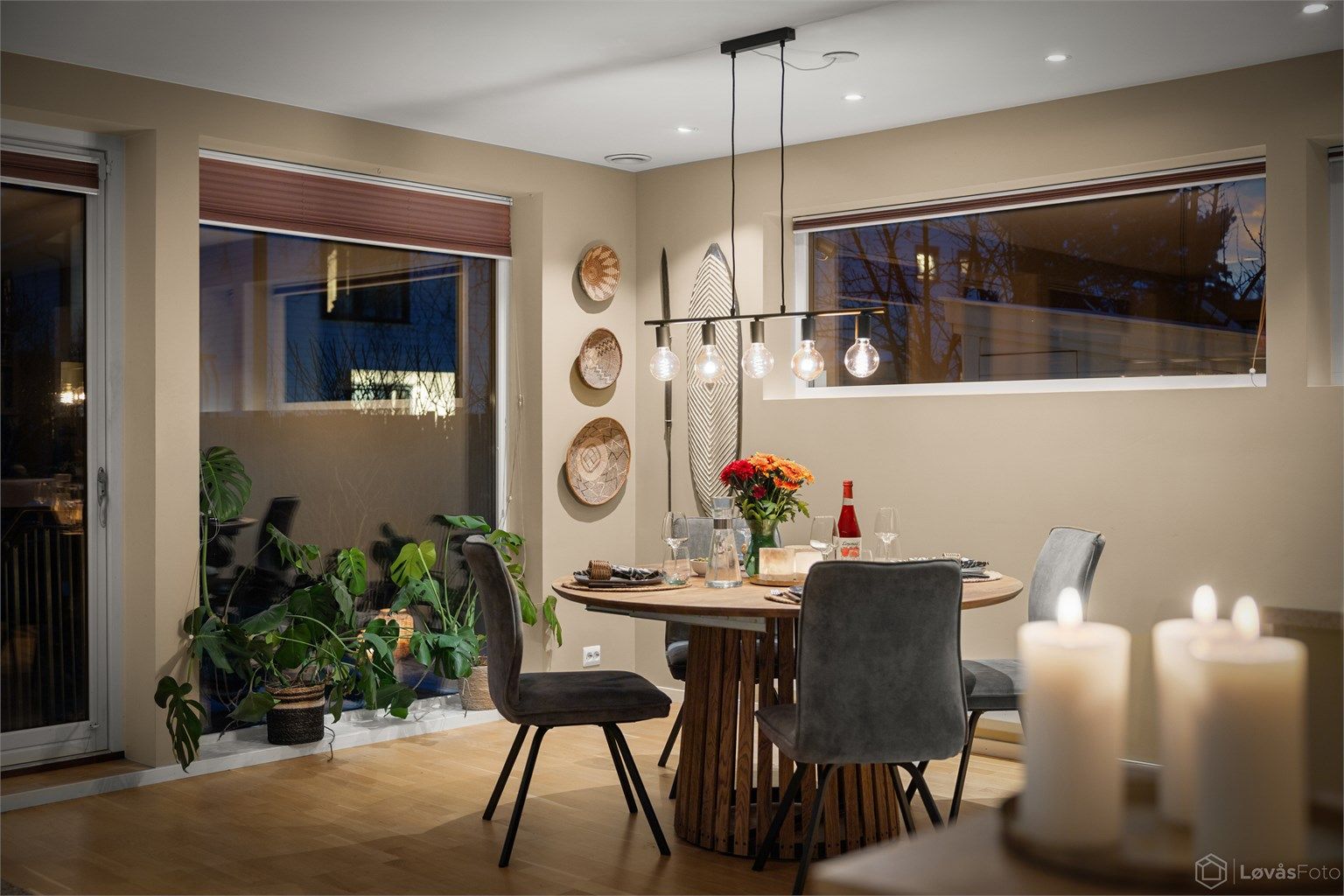 Spiseplassen er en naturlig del av den åpne løsningen.