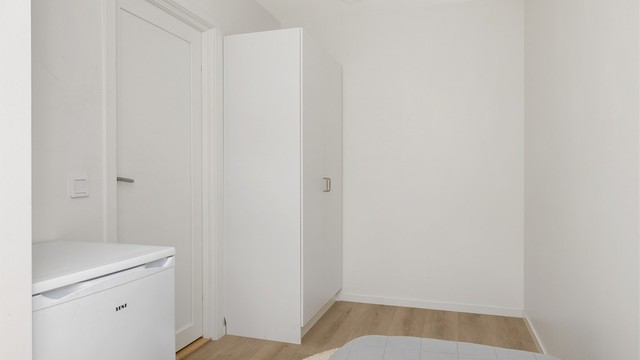 Rommet har samme overflatestandard som øvrige oppholdsrom.