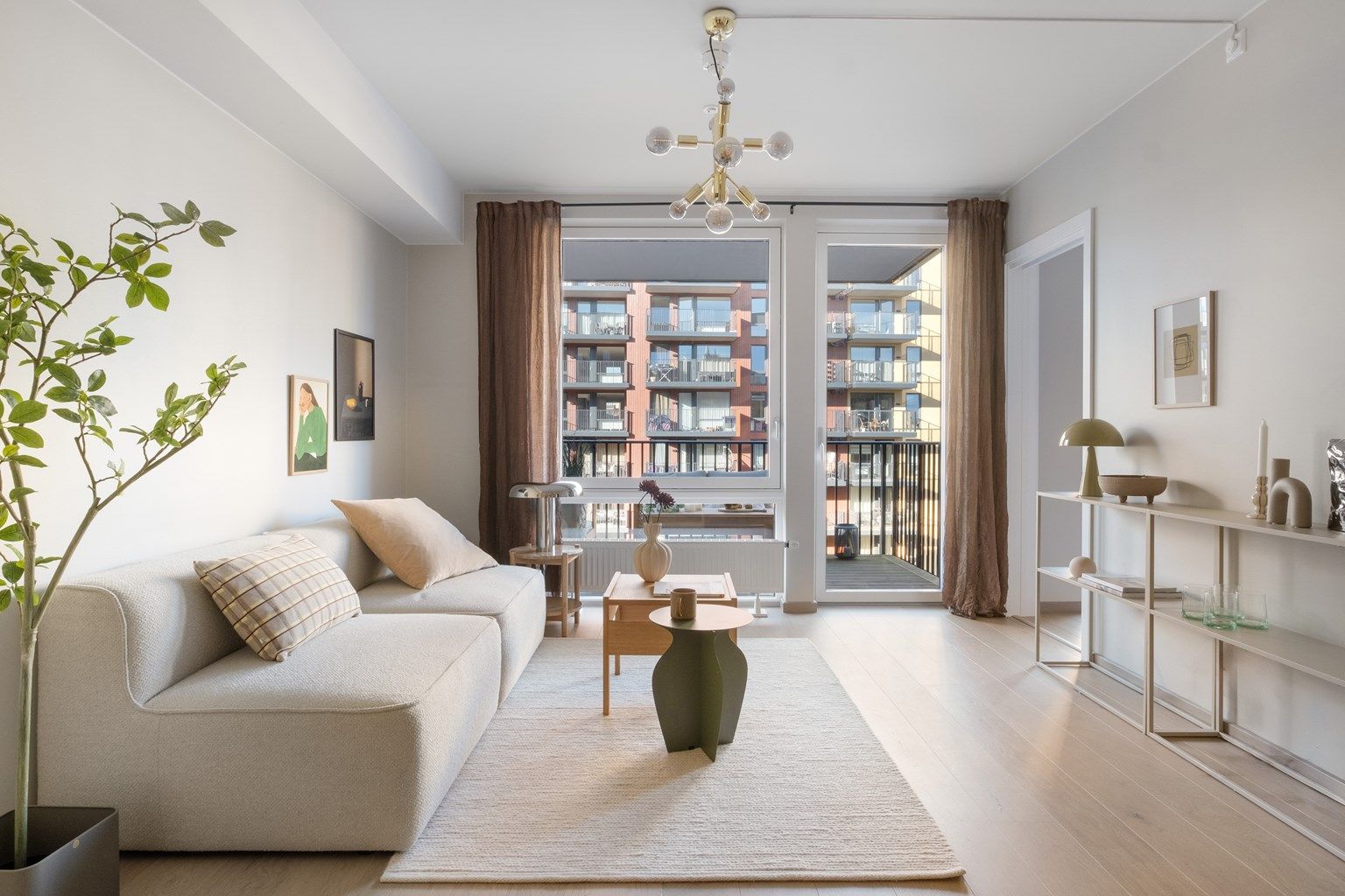 Velkommen til en lekker 2-romsleilighet med kort vei til Oslo, garasjeplass og overbygget balkong.