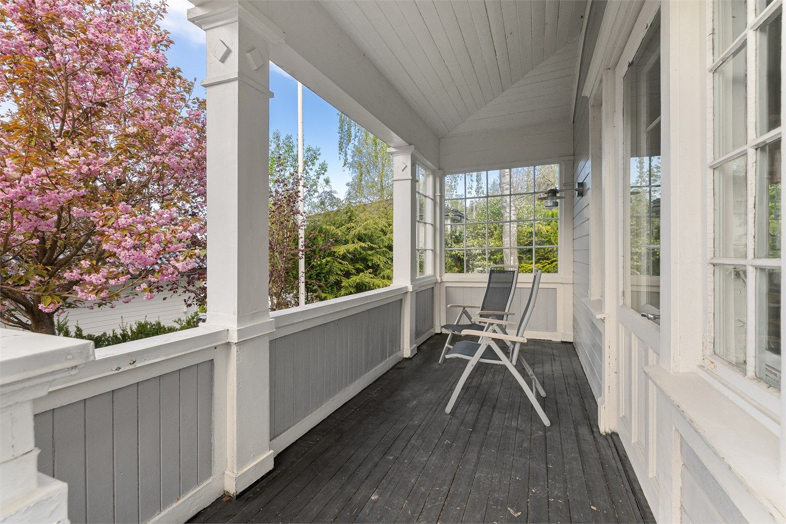Den overbygde terrassen ved spisestuen er på 9 m².