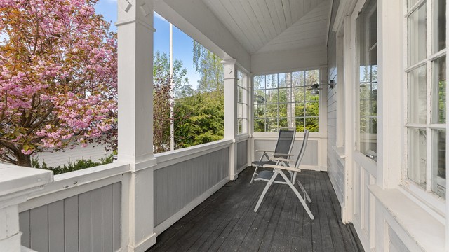 Den overbygde terrassen ved spisestuen er på 9 m².
