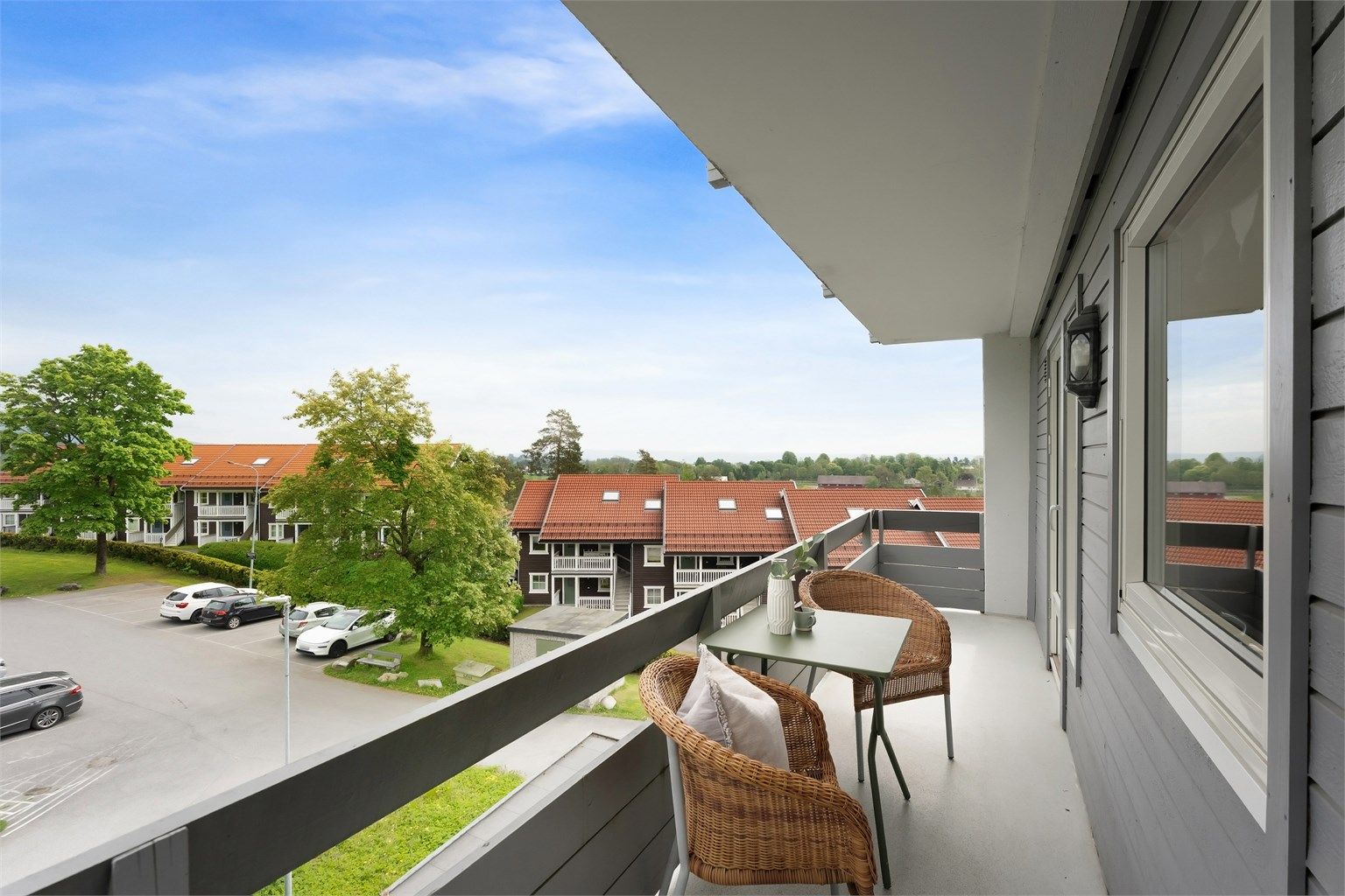 Herlig øst/nordøstvendt frokostbalkong på 9 m²
