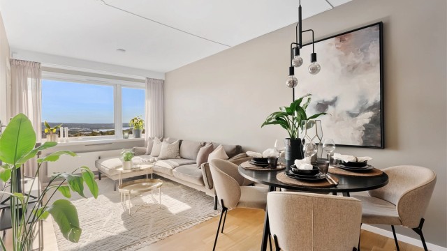 Velkommen til Silurveien 43 – en lys og moderne 2-roms toppleilighet med fantastisk utsikt over Oslofjorden og solrik balkong