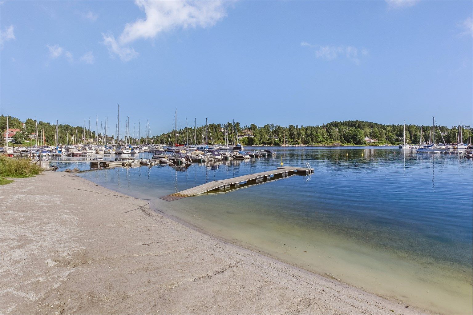 Kort vei til sjøen og badestrand