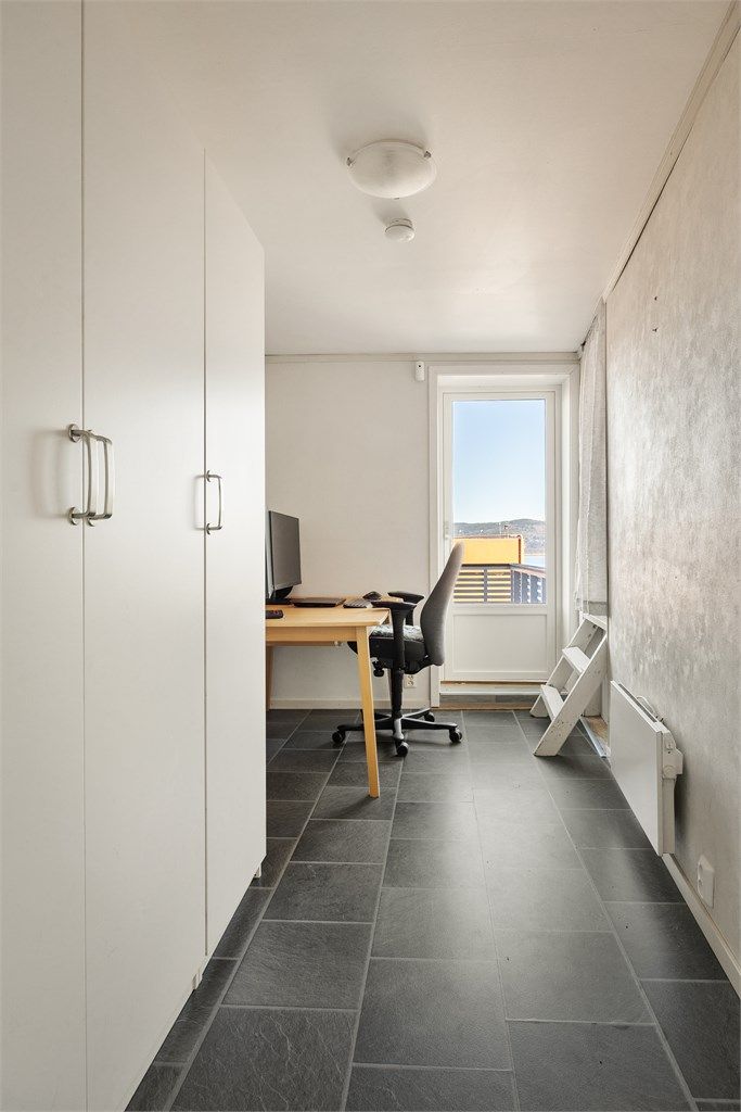 Soverom 2 med garderobeskap