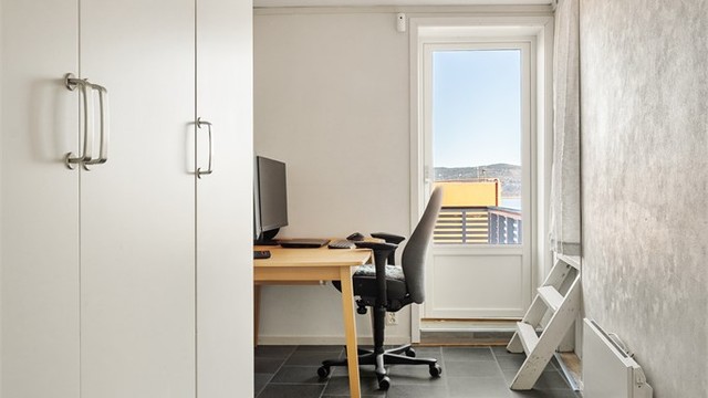 Soverom 2 med garderobeskap