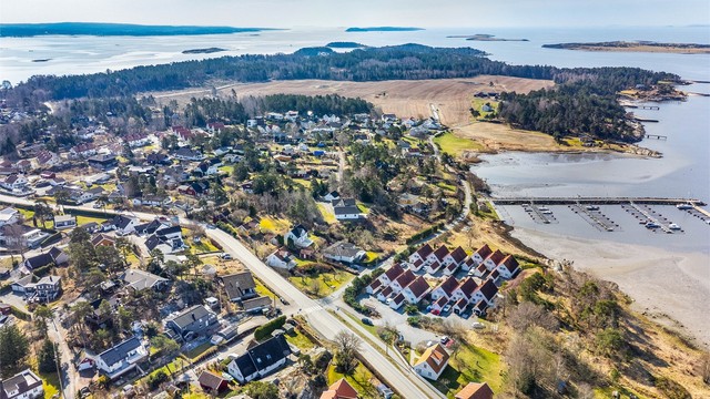 Kystperlen Larkollen forbindes gjerne med sommer, sol og sjø. I Tollefsrødveien bor du midt i det hele.