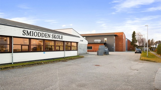 Fra leiligheten er det kort vei til Smiodden skole.