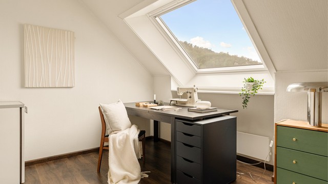 - I 4. etasje disponerer leiligheten et rom merket pikeværelse på byggetegninger -