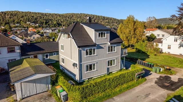 Halvpart av horisontaldelt tomannsbolig på Hovenga i Porsgrunn.