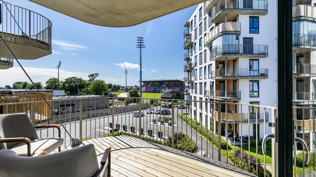 I tredje etasje av Rabekkgata 3C finner du denne moderne to-roms leiligheten fra 2023, med balkong i vestlig retning.