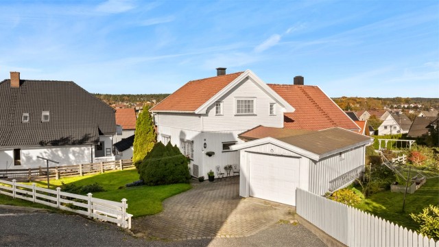 Boligen presenteres av Atle Horvei i Krogsveen