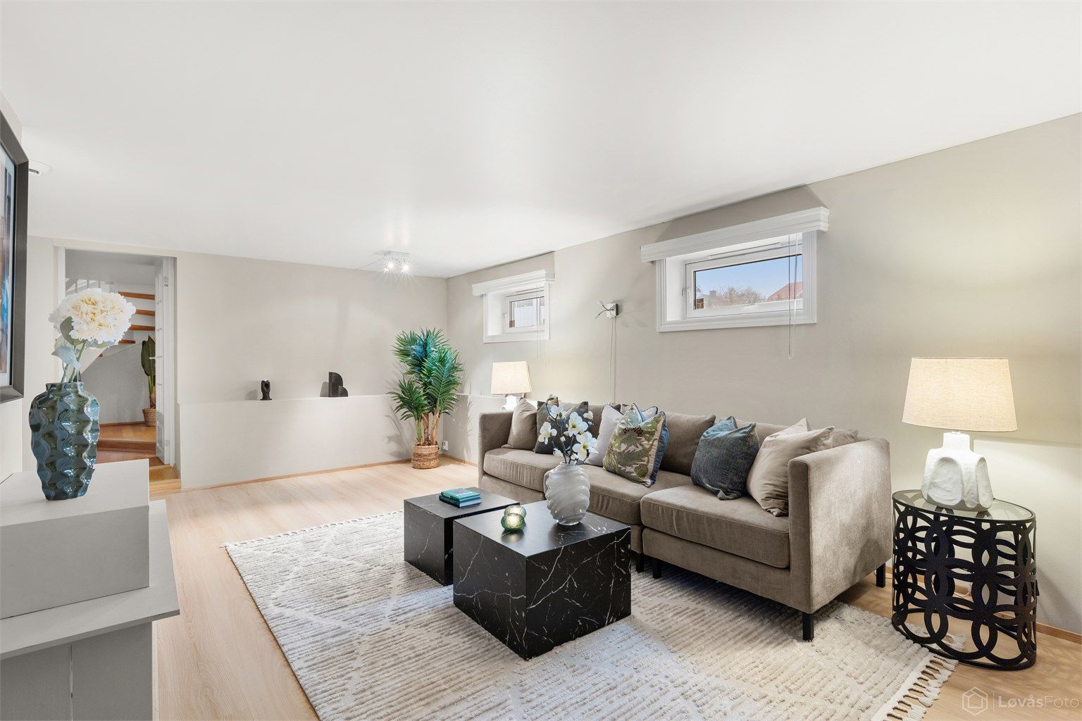 Stor kjellerstue med gulvvarme (ikke godkjent for varig opphold)