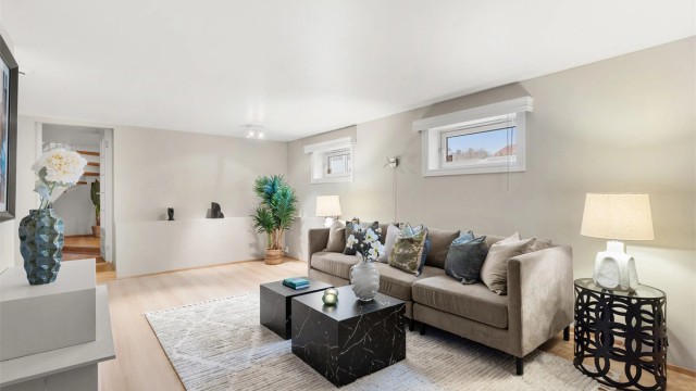 Stor kjellerstue med gulvvarme (ikke godkjent for varig opphold)