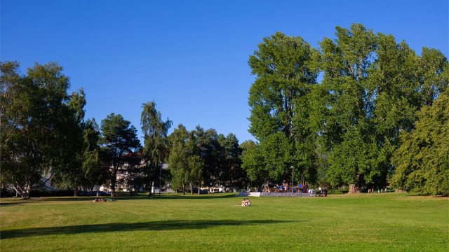 Etterstadparken er et populært rekreasjonsområde og en hyggelig møteplass for nabolaget.