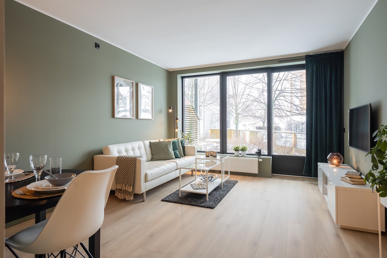 Velkommen til Mellomila 65C - en rålekker leilighet med rolig beliggenhet i ett av lavbyggene ved Ilsvika Garden.