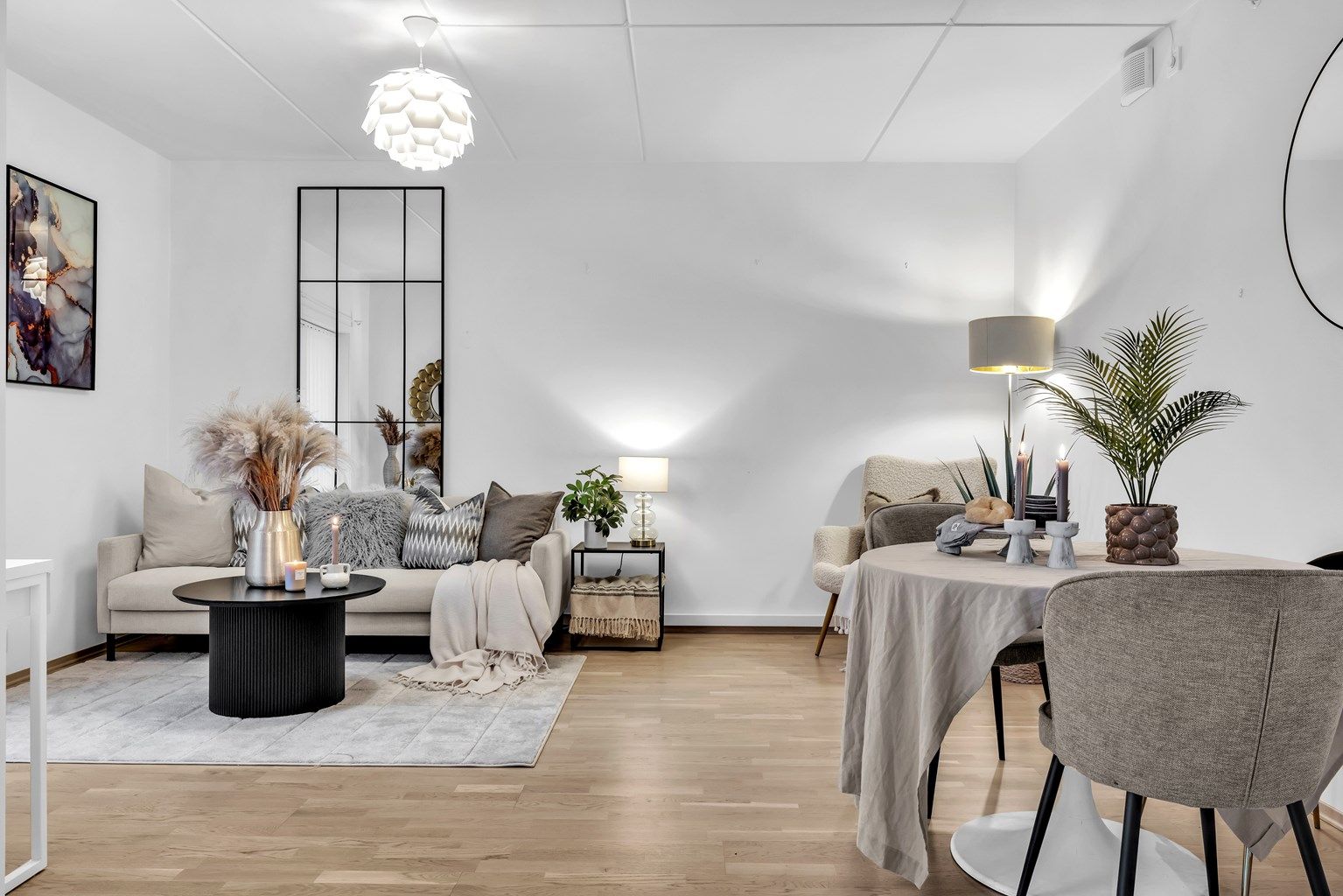 Velkommen til Tverrveien 11! Presentert av Krogsveen v/Anine Holter.