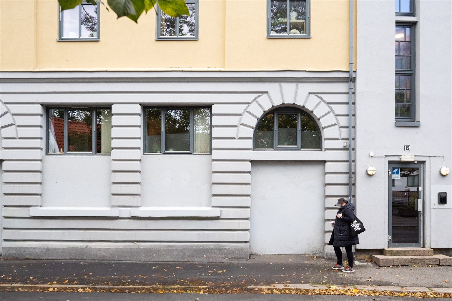 Vinduene på bildet tilhører leiligheten 