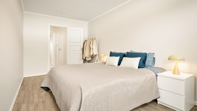 Innerdører og karmer til soverom, bad og bod ble skiftet i perioden 2019-2020.