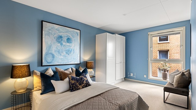 Stort hovedsoverom med god plass til stor dobbeltseng, i tillegg til godt med lagringsplass i garderobeskap.