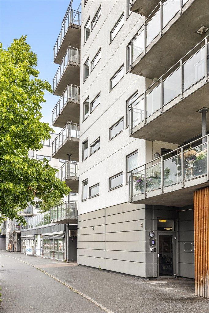 Felles overbygget inngangsparti med videre heis- og trappeadkomst til leilighetens etasjeplan (4. etasje).