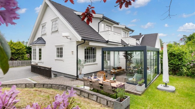 Velkommen til Kåres vei 23C - Pen vertikaldelt bolig fra 2007 | Hybel | Hage | Tilbaketrukket | Barnevennlig